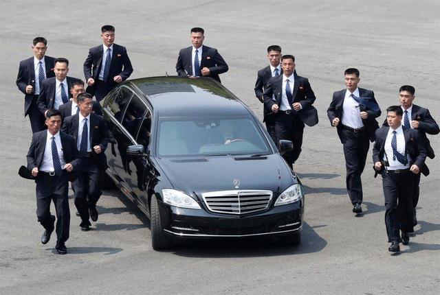north-korea-security-running
